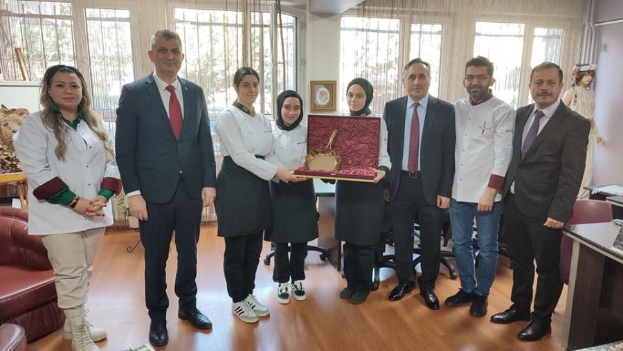 GÖLCÜKLÜ LİSE ÖĞRENCİLERİNDEN BÜYÜK BAŞARI