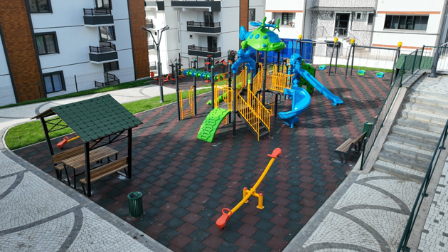 GÖLCÜK’TE ÇOCUKLARI MUTLU EDEN PARKLARIN SAYISI ARTIYOR