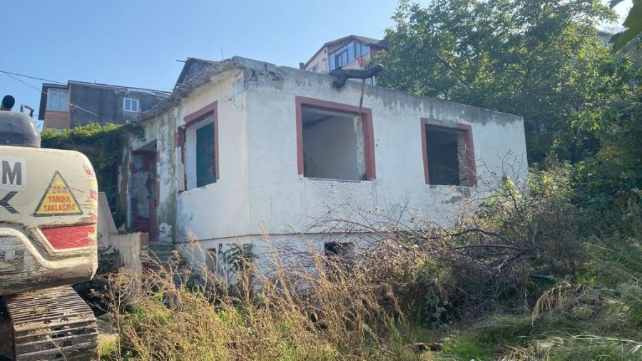 GÖLCÜK’TE YIKILAN ORTA HASARLI YA DA METRUK BİNA SAYISI 107 OLDU
