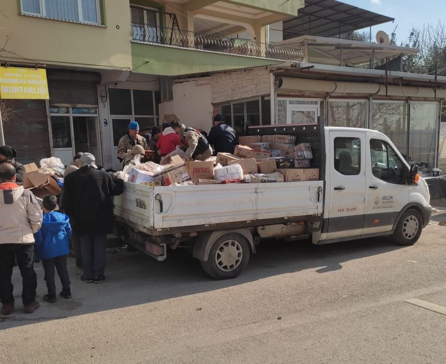 GÖLCÜK'TEN DEPREM BÖLGELERİNE 41 TIR YARDIM MALZEMESİ