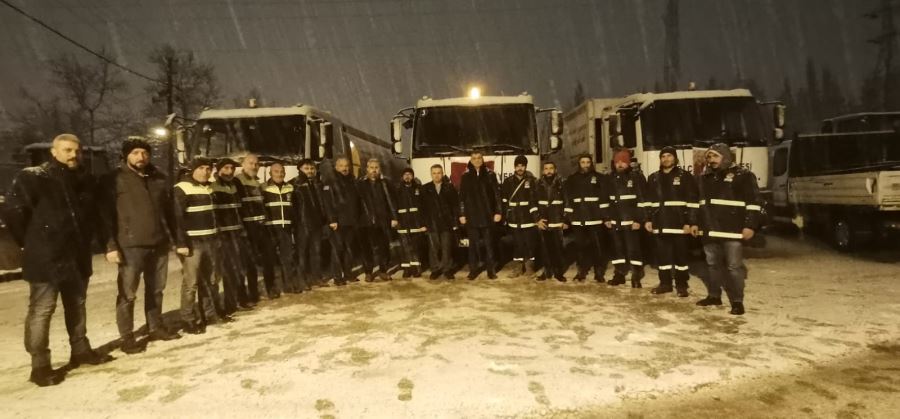 GÖLCÜK'TEN DEPREM BÖLGESİNE 15 TIR DOLUSU YARDIM