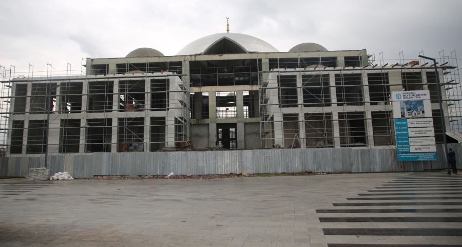 Gündoğdu, Kartepe Kent Meydanı  Cami inşaatını yerinde inceledi