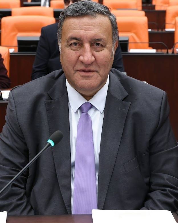 Gürer: “İktidarda kim kime dum duma”