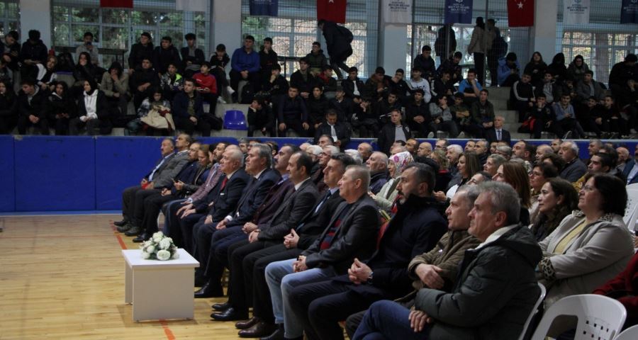 Hababam Vokal Grubu öğretmenler için sahne aldı