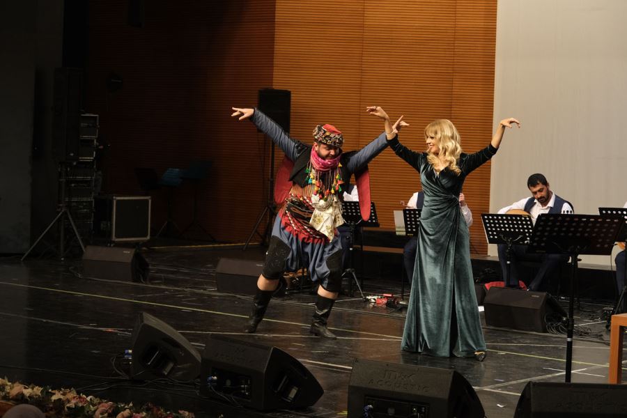 Hale Yamaner’le türkü şöleni