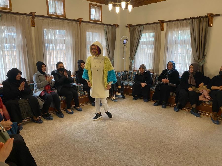 Hanım Evleri Kursiyerlerinden Mini Defile