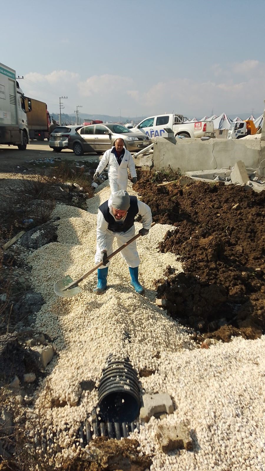 Hatay Defne’de çadır kent ve sahra hastanesi kurulumuna başlandı