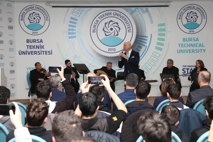Her gencin bir şarkısı olmalı
