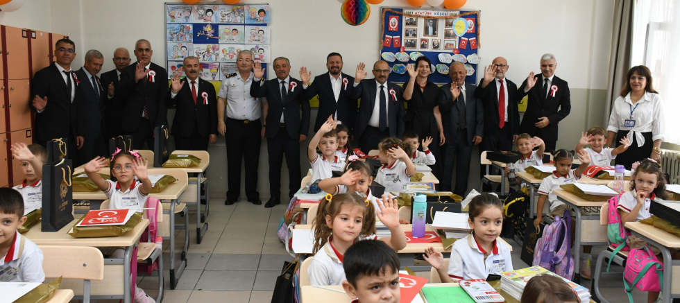 İlk derste miniklere hediyeler Büyükşehir’den - TÜRKİYE - İnternetin Ajansı