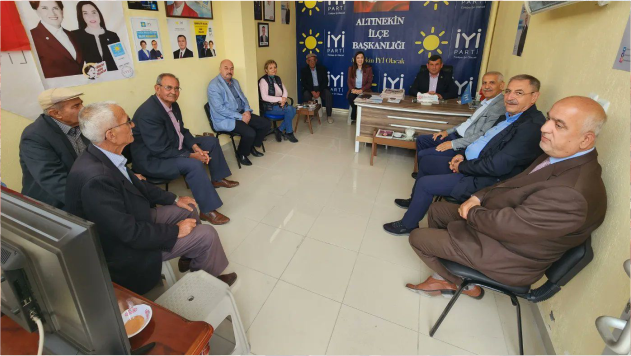 İYİ PARTİLİ YOKUŞ YAĞMUR, ÇAMUR DİNLEMİYOR