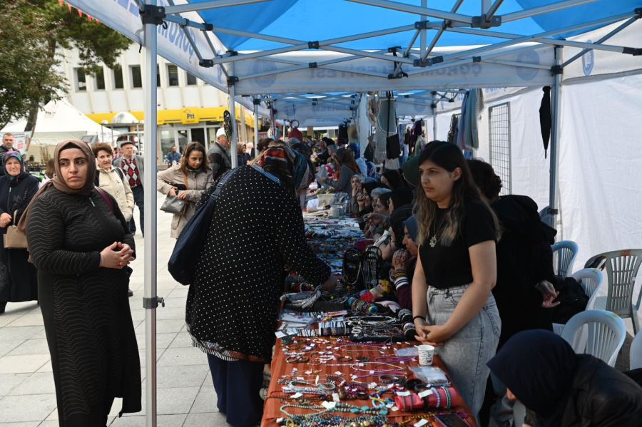 Kadın Kültür Merkezi kursiyerleri stant açtı