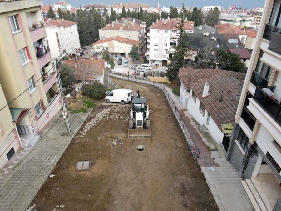 Karamürsel 101. Cadde araç ve yayalar için güvenli hale geliyor