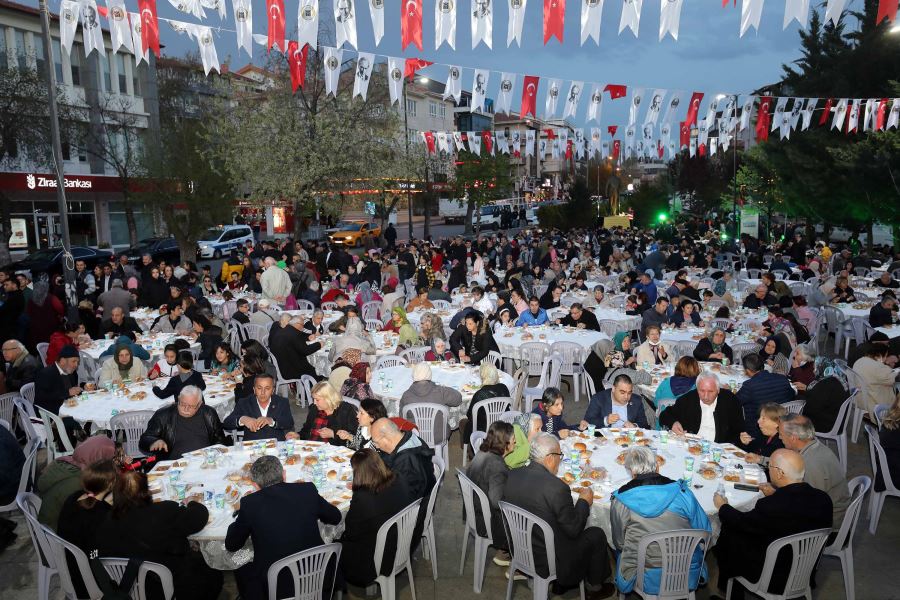 Kardeşlik sofrası Ragıp Tüzün Parkı’nda kuruldu