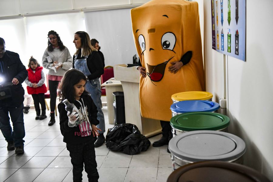 Kartal Belediyesi’nden ‘Atığı Getirin, Afette Farket Setini Götürün’ Kampanyası