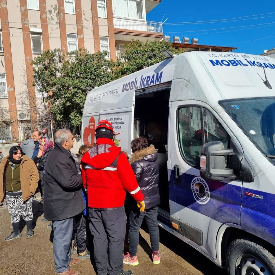 Kartal’dan Giden Arama Kurtarma Ekibi Enkazdan 4 Kişiyi Sağ Çıkardı