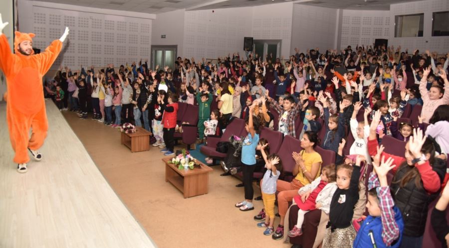 KARTEPE’DE İKİ GÖSTERİ BİRDEN