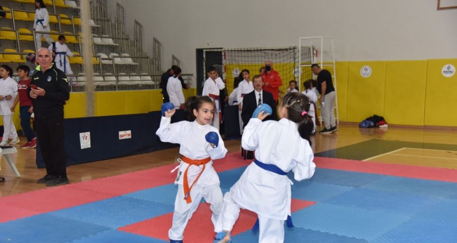 KARTEPE’DE KARATE ŞAMPİYONASI ÖDÜLLERİ VERİLDİ