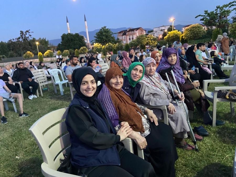 KARTEPELİ ÇINARLARIN YAZLIK SİNEMA KEYFİ