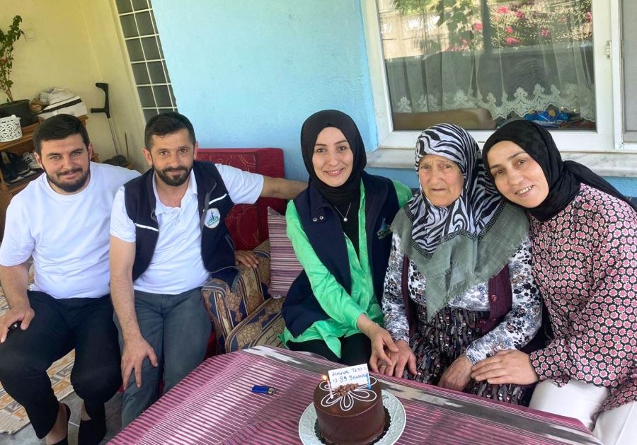 KARTEPELİ HAVVA KARA 89.YAŞINA ALO EVLAT İLE GİRDİ