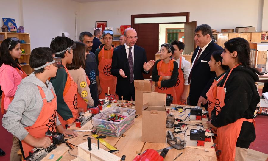 KAYMAKAM TORTOP VE BAŞKAN PEKYATIRMACI’DAN SANAT VE TASARIM ATÖLYESİ’NE ZİYARET