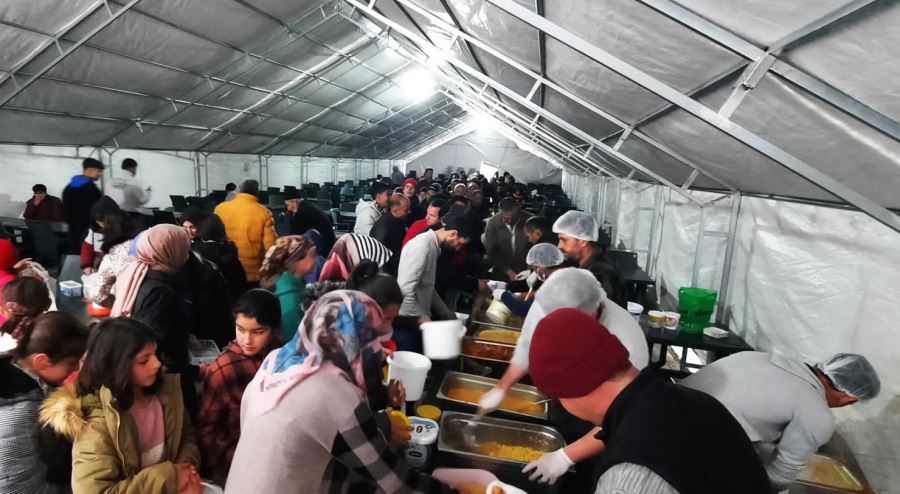 KEÇİÖREN BELEDİYESİNDEN ÜÇ BÖLGEDE İFTAR HİZMETİ