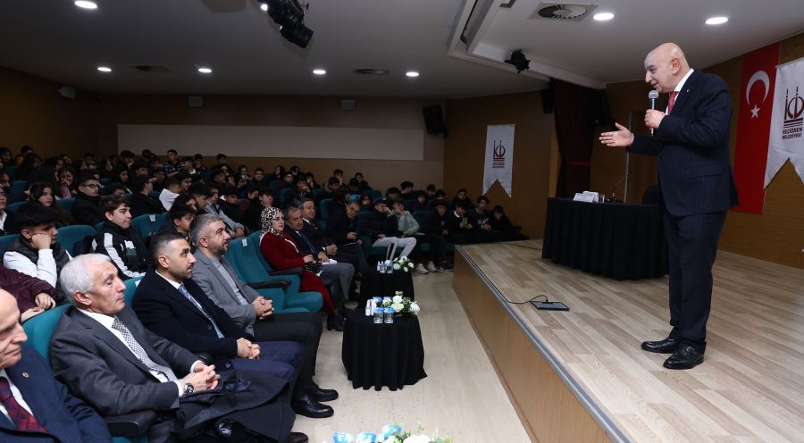 KEÇİÖRENLİ GENÇLERE MEHMET AKİF ERSOY ANLATILDI