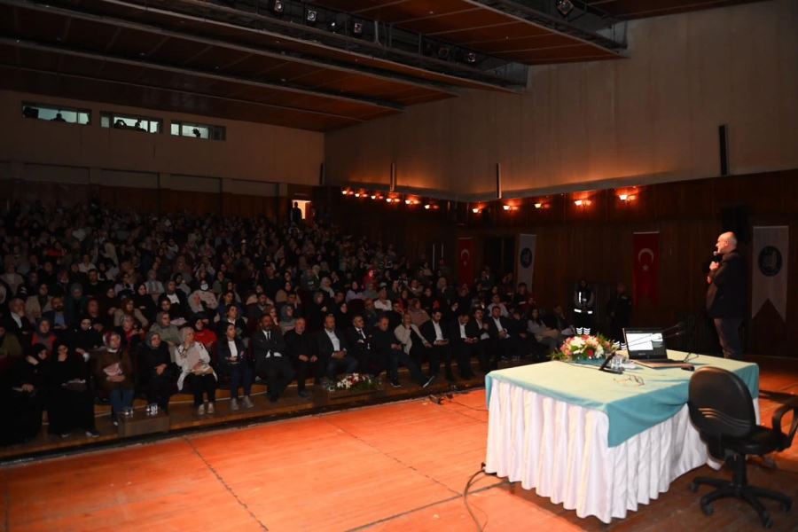 Kemal Sayar konferansına yoğun ilgi