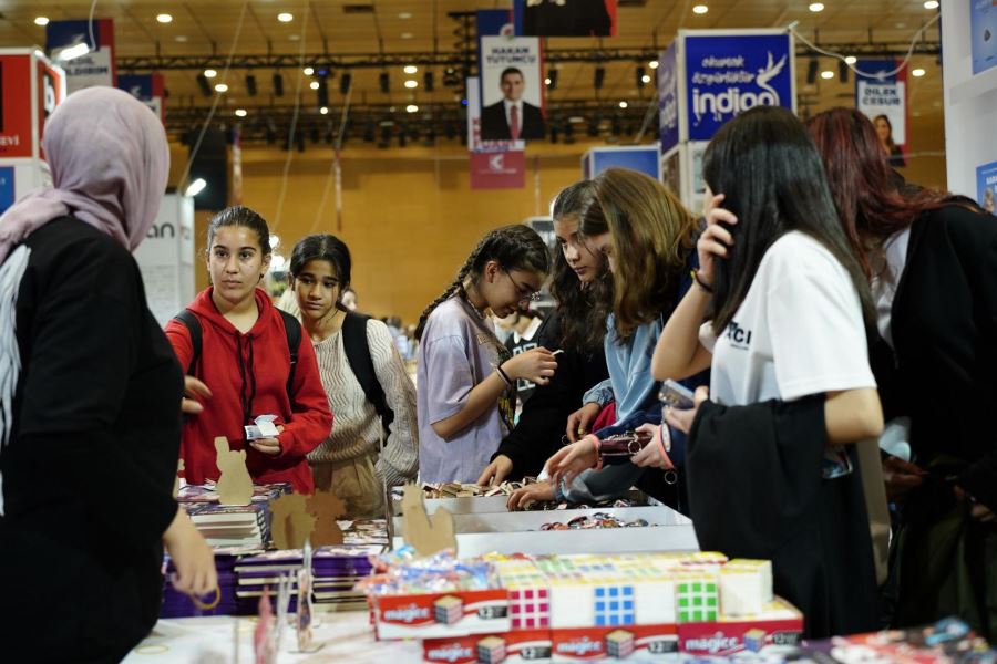 Kepez Kitap Fuarı kapılarını açtı