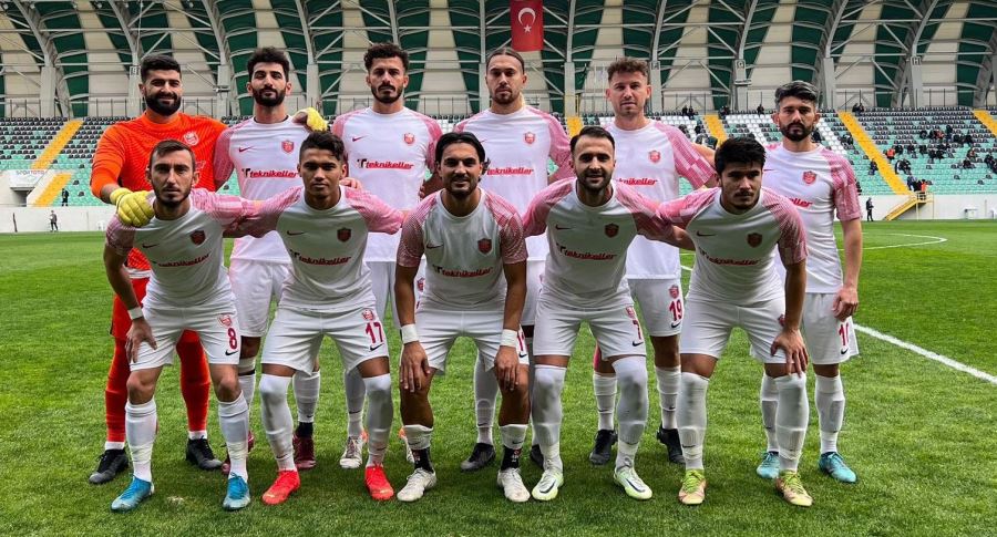 Kepez zirveyi bırakmıyor