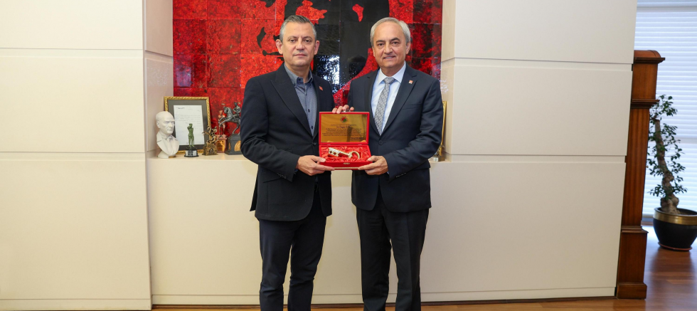 Kepez’in sembolik altın anahtarı CHP Genel Başkanı Özel’e teslim - TÜRKİYE - İnternetin Ajansı