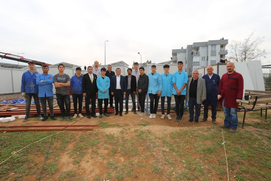 Kepez’li öğrencilerden deprem bölgesine güneş enerjili konteyner okul
