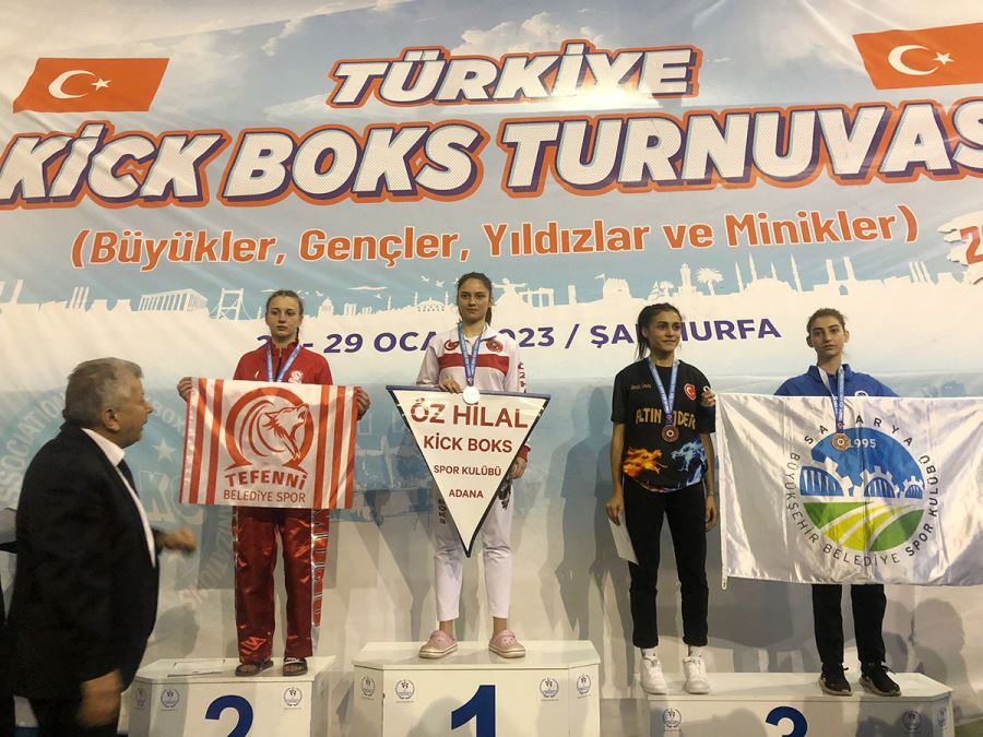 Kick boks turnuvasında Büyükşehirli sporcular kürsüde