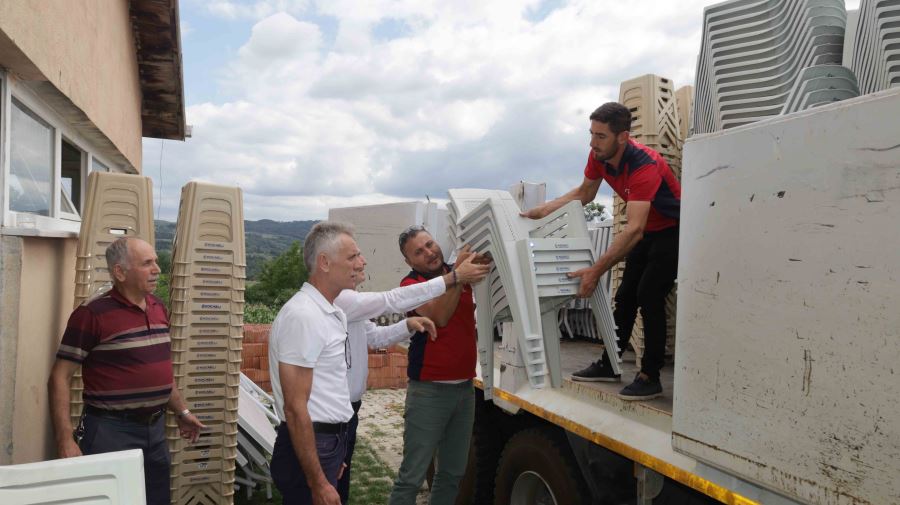 Kırsal mahallere masa ve sandalye desteği