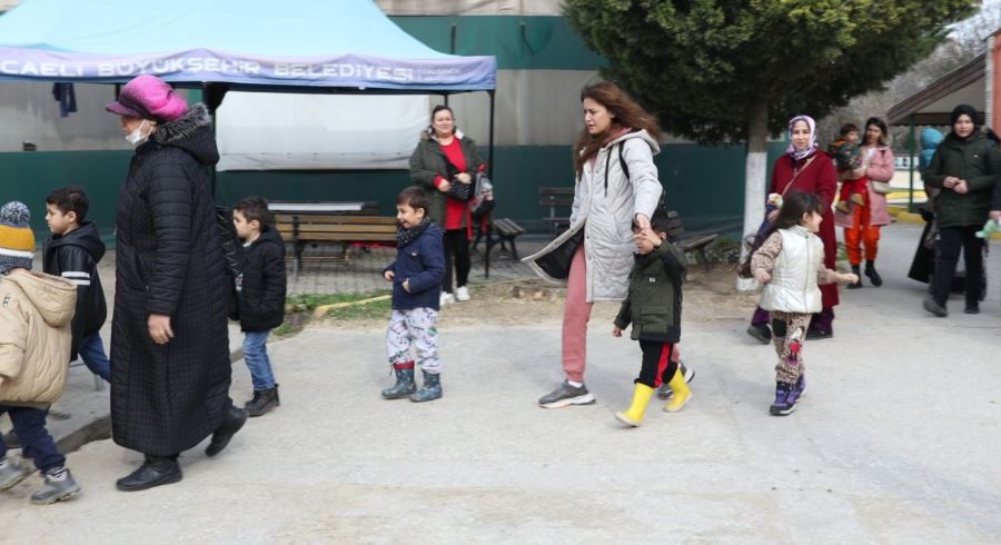 Kocaelili çocukların atlarla dostluğu