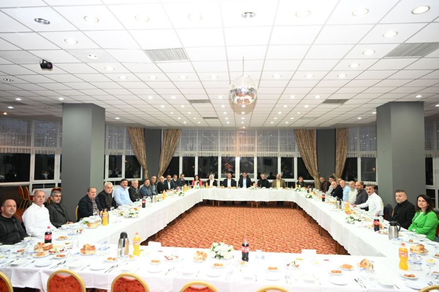 KOCAMAN MUHTARLARLA İFTAR SOFRASINDA BULUŞTU