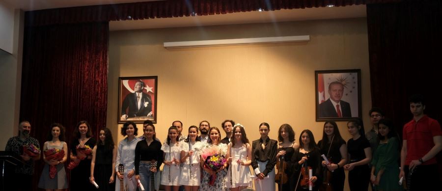 Konservatuvarın mezuniyet sevinci