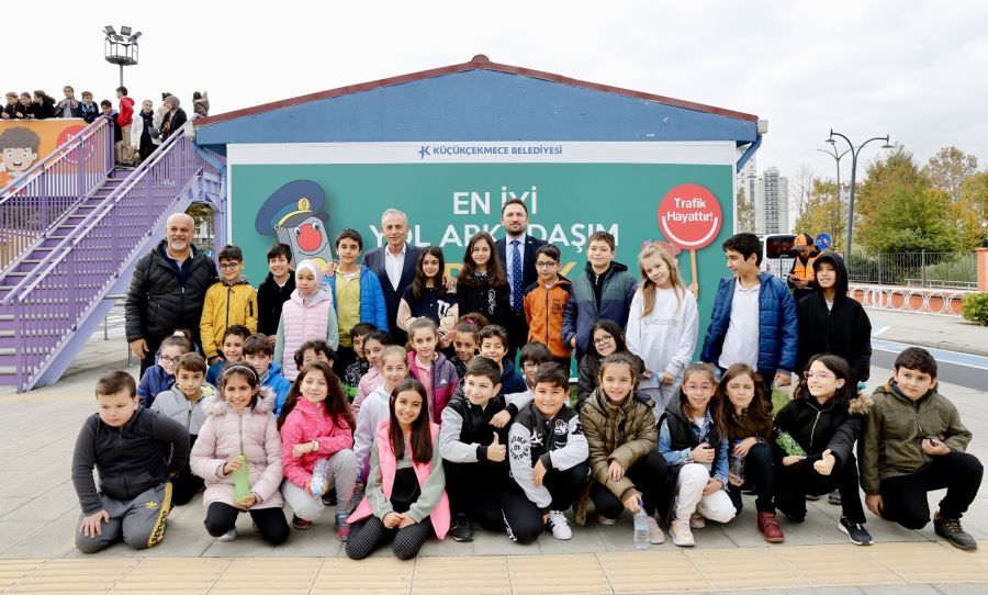 KÜÇÜKÇEKMECE BELEDİYESİ VE TRAFİK HAYATTIR PLATFORMUNDAN ‘TRAFİKTE ÇOCUK GÜVENLİĞİ’ SEFERBERLİĞİ