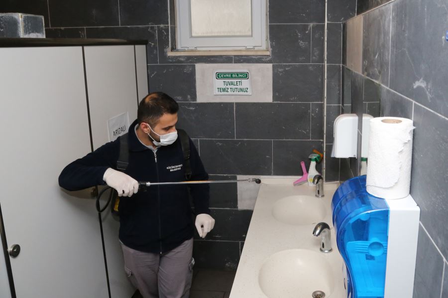 KÜÇÜKÇEKMECE’ DE OKULLAR DEZENFEKTEEDİLİYOR