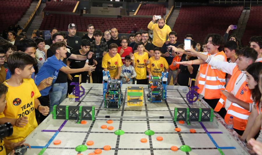 KÜÇÜKÇEKMECE, DÜNYA’NIN EN BÜYÜK ROBOTİCS TURNUVASINA EV SAHİPLİĞİ YAPTI