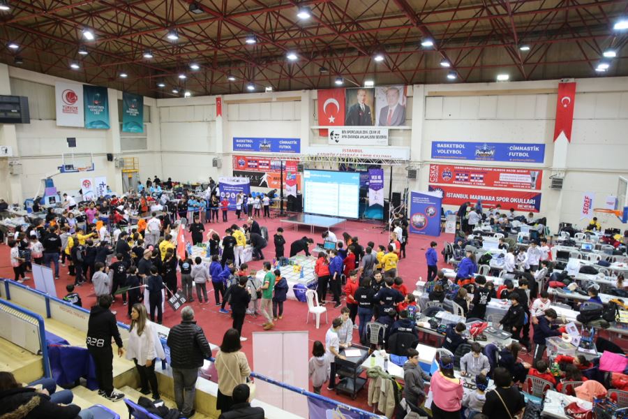 KÜÇÜKÇEKMECELİ ÖĞRENCİLER, VEX IQ TURNUVASINDAN İKİ BÜYÜK ÖDÜLLE DÖNDÜ