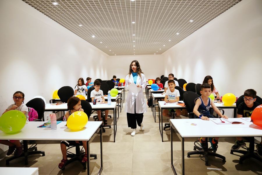 KÜLTÜR SANAT KAMPINDA HEM EĞLENİYOR HEM DE ÖĞRENİYORLAR