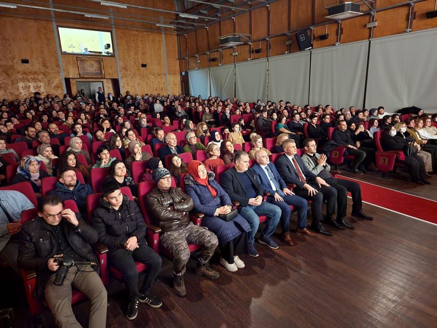 KÜLTÜR SANAT KENTİ GÖLCÜK'TE TİYATRO AKŞAMI