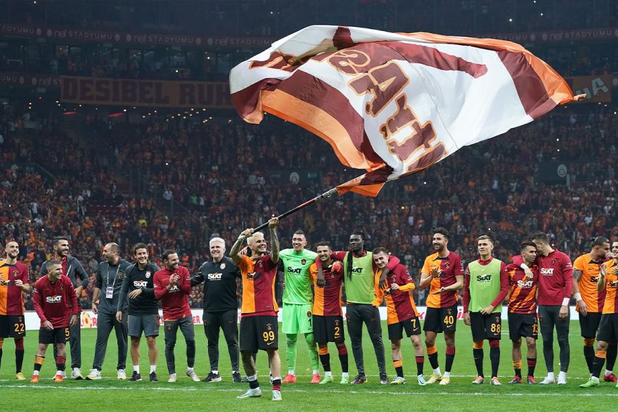 Lider Galatasaray sahaya çıkıyor