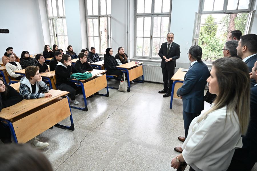 Liseli gençlerden deprem bölgesine anlamlı destek