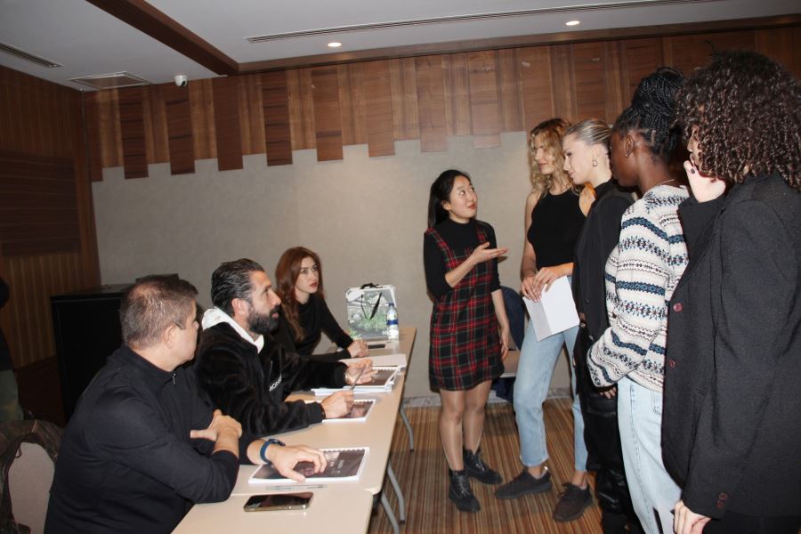 MANKENLERİN HAYATI DİZİ OLUYOR