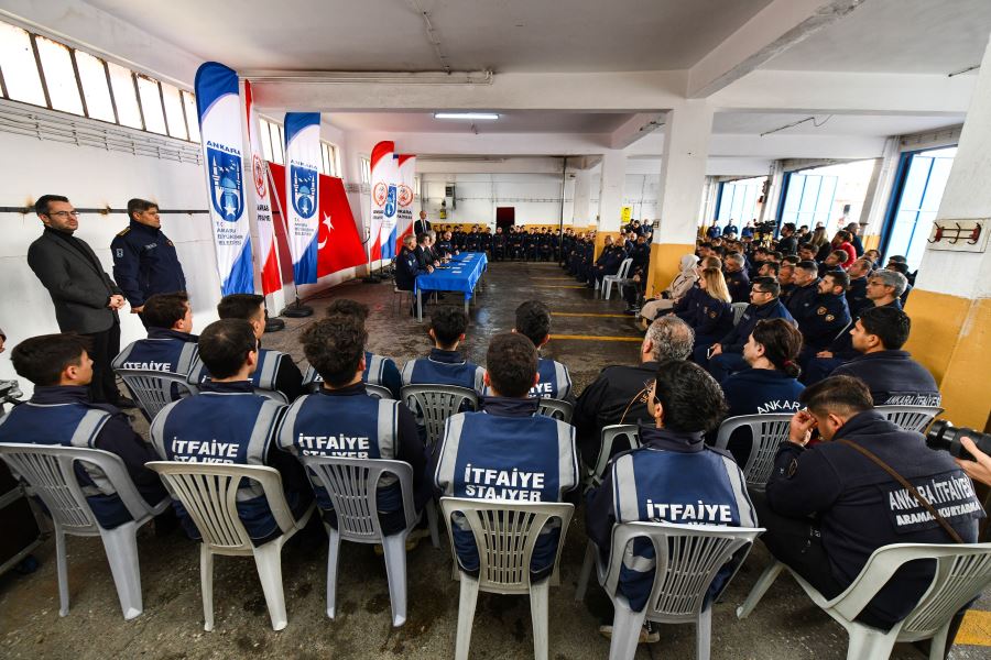 MANSUR YAVAŞ DEPREM BÖLGELERİNDE ARAMA KURTARMA ÇALIŞMALARINA KATILAN İTFAİYE PERSONELİNE TAKDİR BELGESİ VERDİ