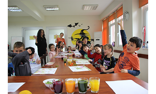 MASAL MUTFAĞINDA RENKLİ ATÖLYE