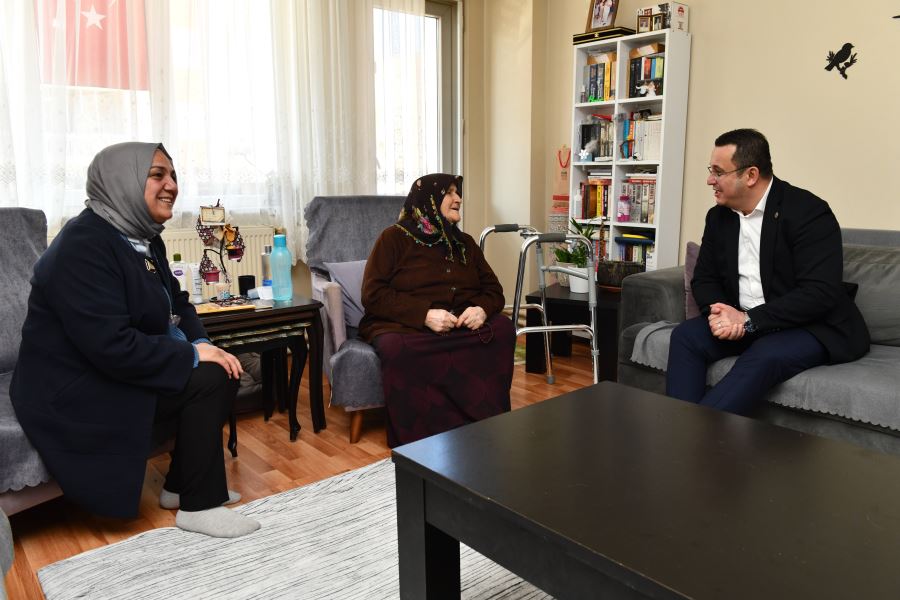 MAVİ KAPAKLAR DEPREMZEDE VATANDAŞIN UMUDU OLDU