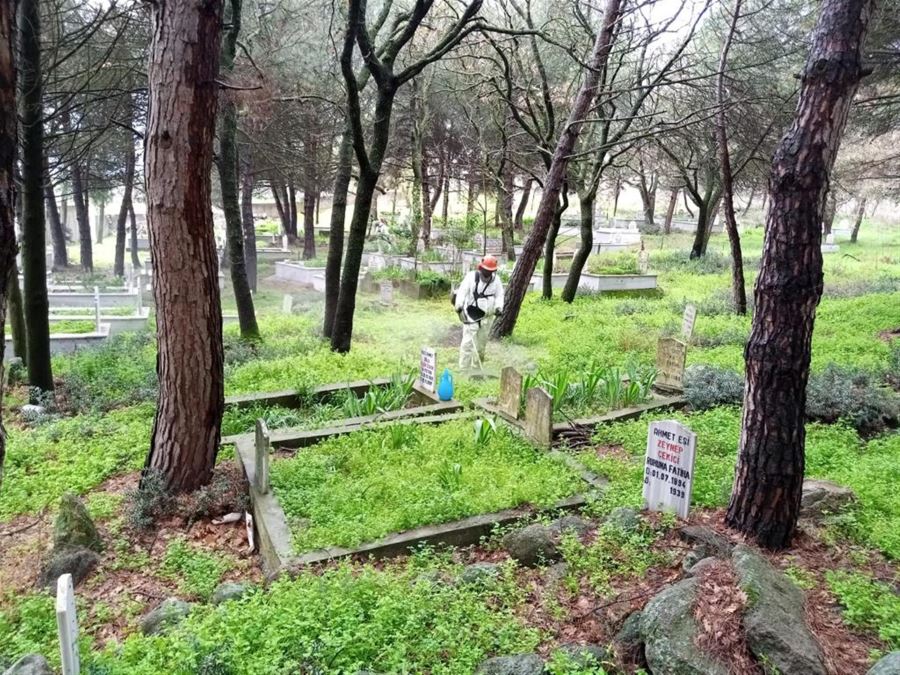 Mezarlıklar Bayrama hazır