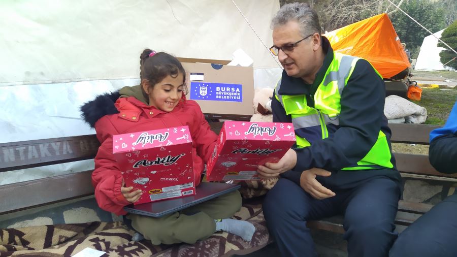 Minik Melek’in yüzü güldü